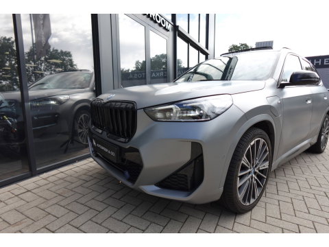 BMW X1 XDrive30e M-PAKKET PANO HUD 360