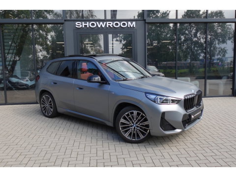 BMW X1 XDrive30e M-PAKKET PANO HUD 360