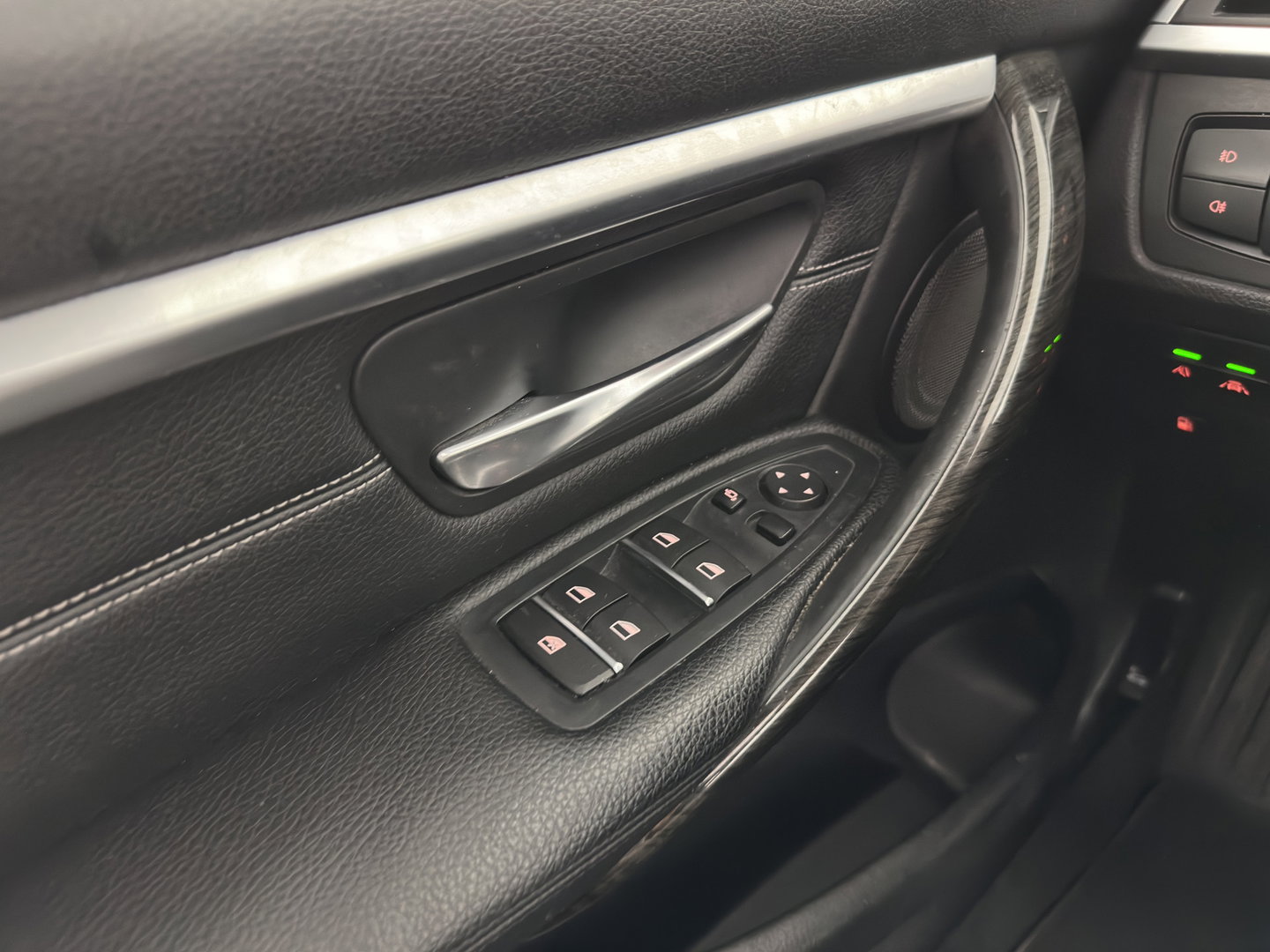 BMW 3-serie 330e High Executive Luxury-Line (Plug-in) (INCL-BTW) Aut. *PANO |  LEATHER | FULL-LED | MEMORY-PACK | HARMAN/KARDON-AUDIO | BLINDSPOT | KEYLESS | CAMERA | NAVI-FULLMAP | DAB | PRIVACY-GLASS | ECC | HEAD-UP | PDC | 18''ALU*