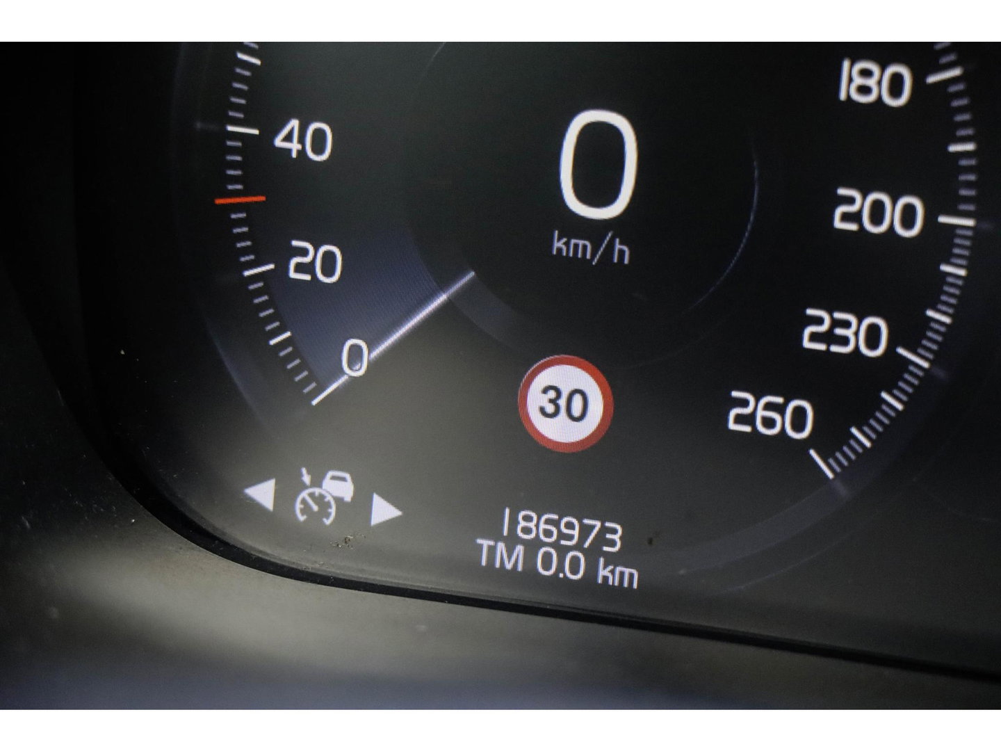 Volvo XC60 T8 AWD R-design Luchtvering | Pano | Harman Kardon | Trekhaak | Dealeronderhouden