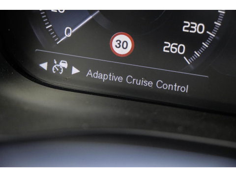 Volvo XC60 T8 AWD R-design Luchtvering | Pano | Harman Kardon | Trekhaak | Dealeronderhouden