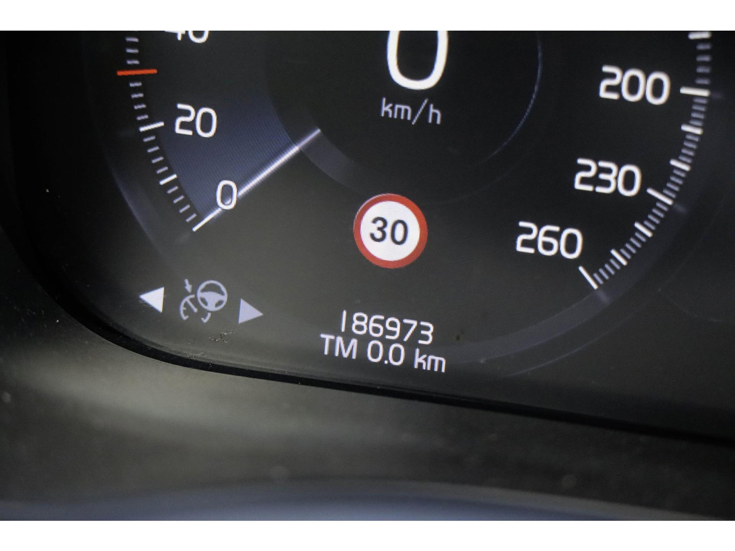 Volvo XC60 T8 AWD R-design Luchtvering | Pano | Harman Kardon | Trekhaak | Dealeronderhouden