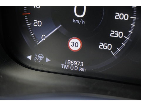 Volvo XC60 T8 AWD R-design Luchtvering | Pano | Harman Kardon | Trekhaak | Dealeronderhouden