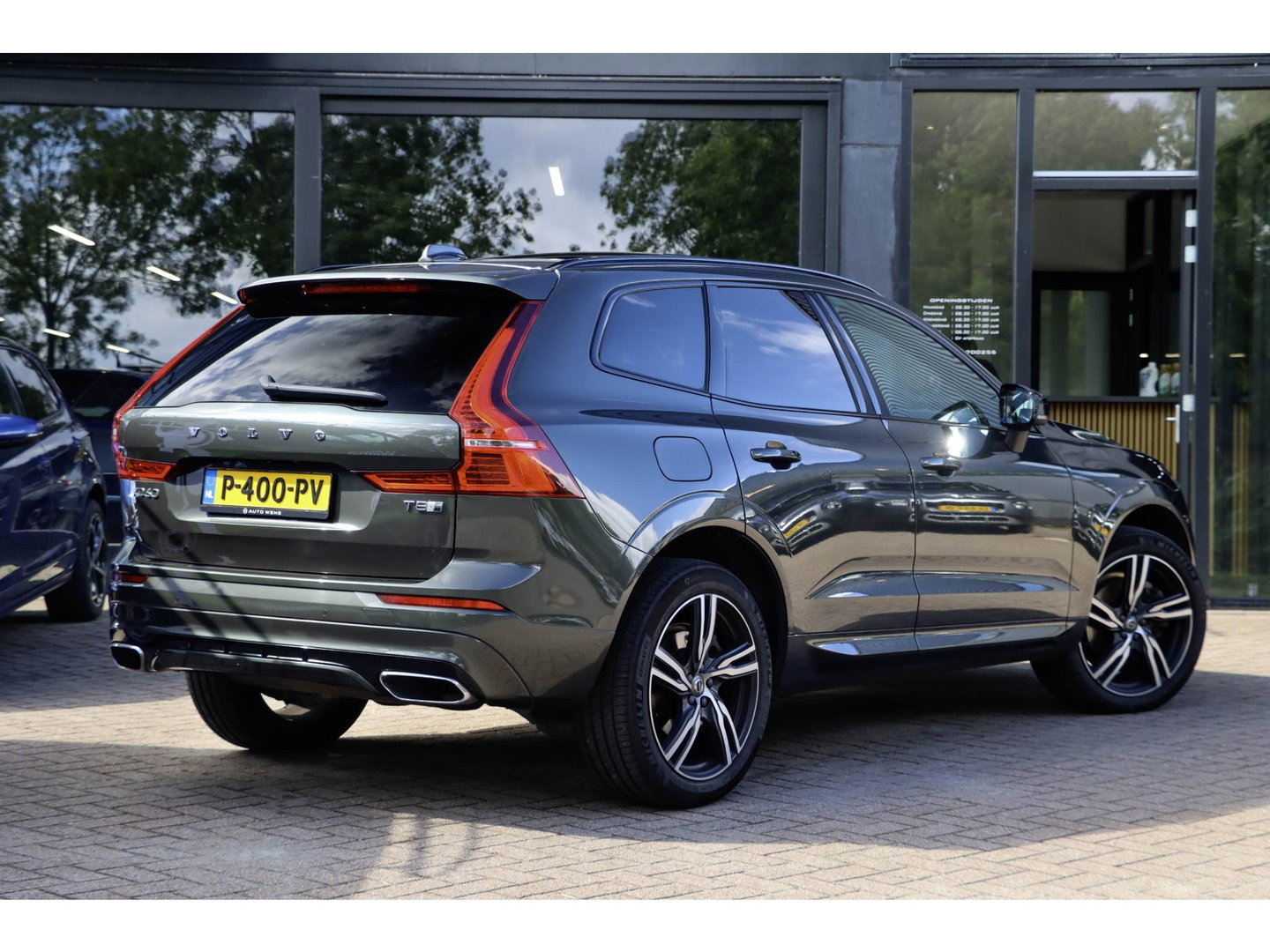 Volvo XC60 T8 AWD R-design Luchtvering | Pano | Harman Kardon | Trekhaak | Dealeronderhouden