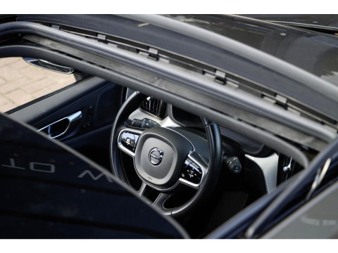 Volvo XC60 T8 AWD R-design Luchtvering | Pano | Harman Kardon | Trekhaak | Dealeronderhouden