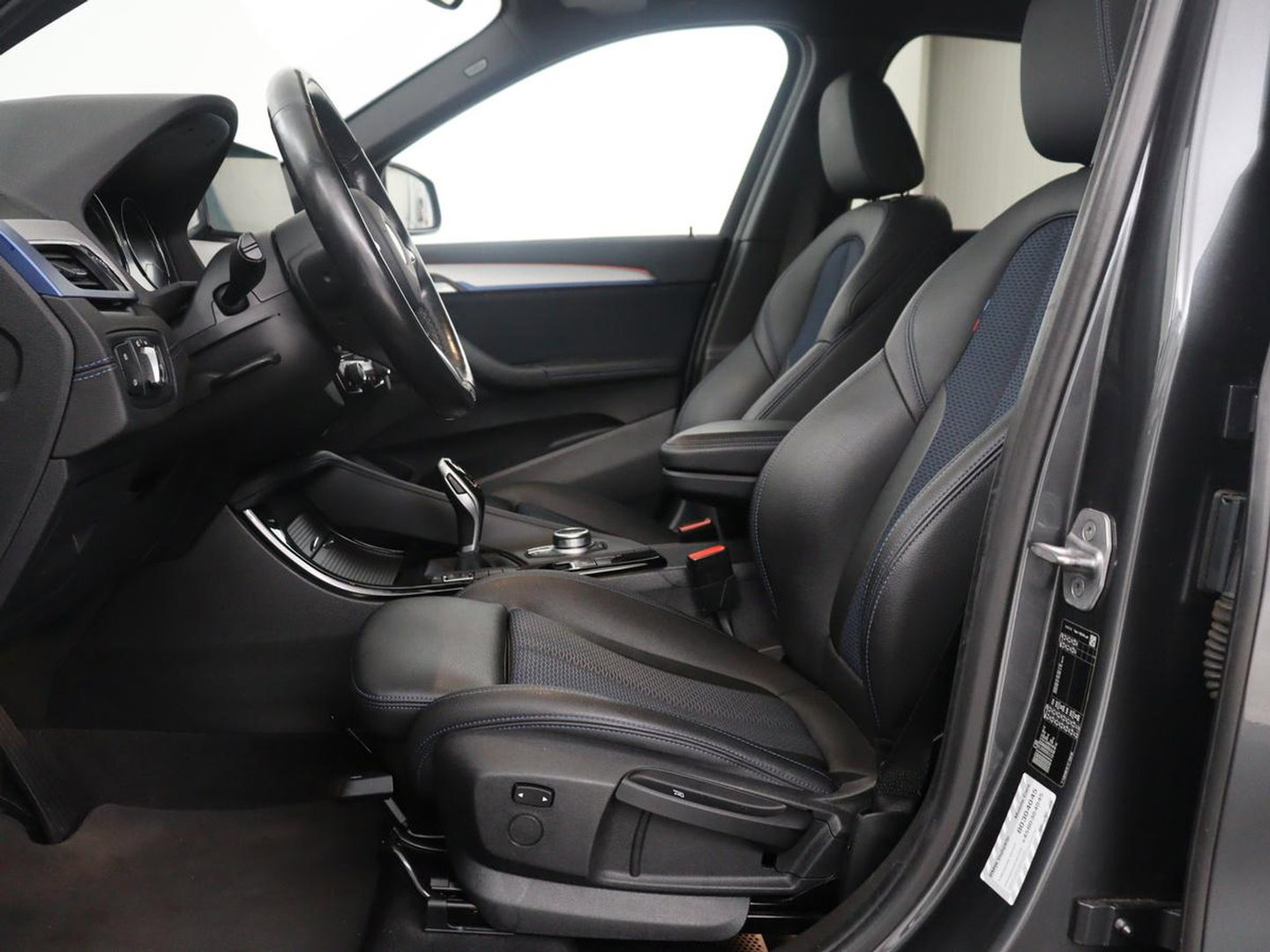 BMW X1 sDrive18i High Executive M-sport | Head-up | Half Leder | Adaptive cruise | Full LED | Climate control | Stoelverwarming | Navigatie | Park assist | Camera |