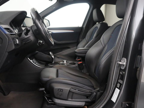 BMW X1 sDrive18i High Executive M-sport | Head-up | Half Leder | Adaptive cruise | Full LED | Climate control | Stoelverwarming | Navigatie | Park assist | Camera |
