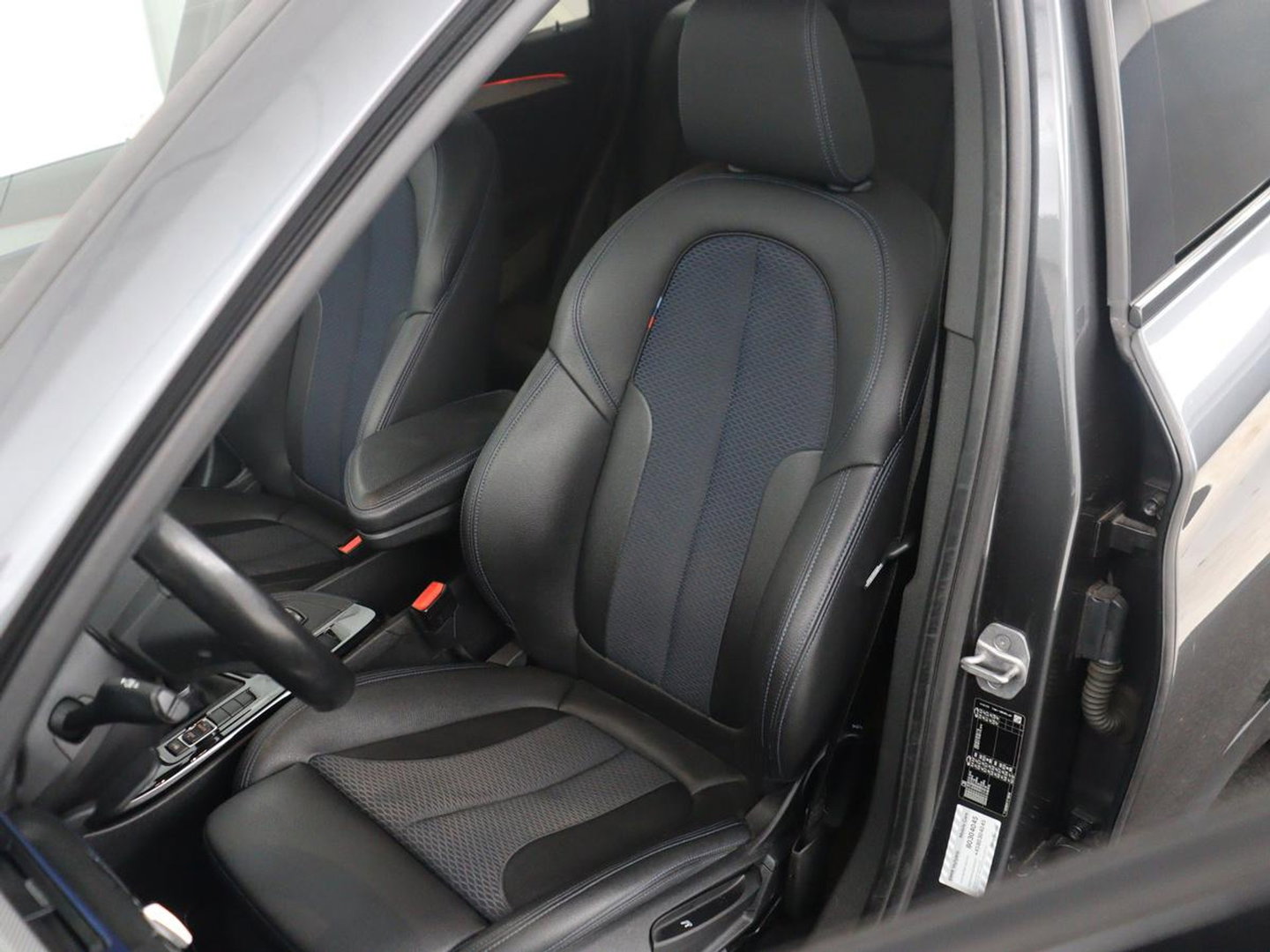 BMW X1 sDrive18i High Executive M-sport | Head-up | Half Leder | Adaptive cruise | Full LED | Climate control | Stoelverwarming | Navigatie | Park assist | Camera |