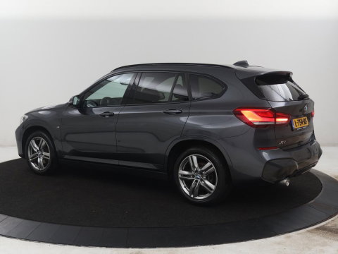BMW X1 sDrive18i High Executive M-sport | Head-up | Half Leder | Adaptive cruise | Full LED | Climate control | Stoelverwarming | Navigatie | Park assist | Camera |