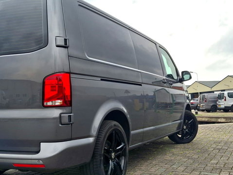 Volkswagen Transporter 2.0 TDI L2H1 Highline | ARMSTEUN | ACHTERUITRIJCAMERA | APPLE CARPLAY | 2x STOEL