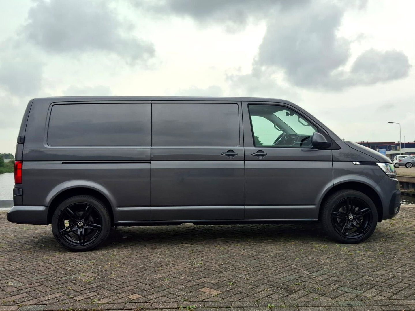 Volkswagen Transporter 2.0 TDI L2H1 Highline | ARMSTEUN | ACHTERUITRIJCAMERA | APPLE CARPLAY | 2x STOEL