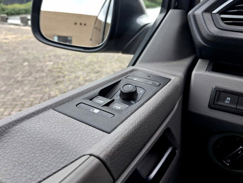 Volkswagen Transporter 2.0 TDI L2H1 Highline | ARMSTEUN | ACHTERUITRIJCAMERA | APPLE CARPLAY | 2x STOEL