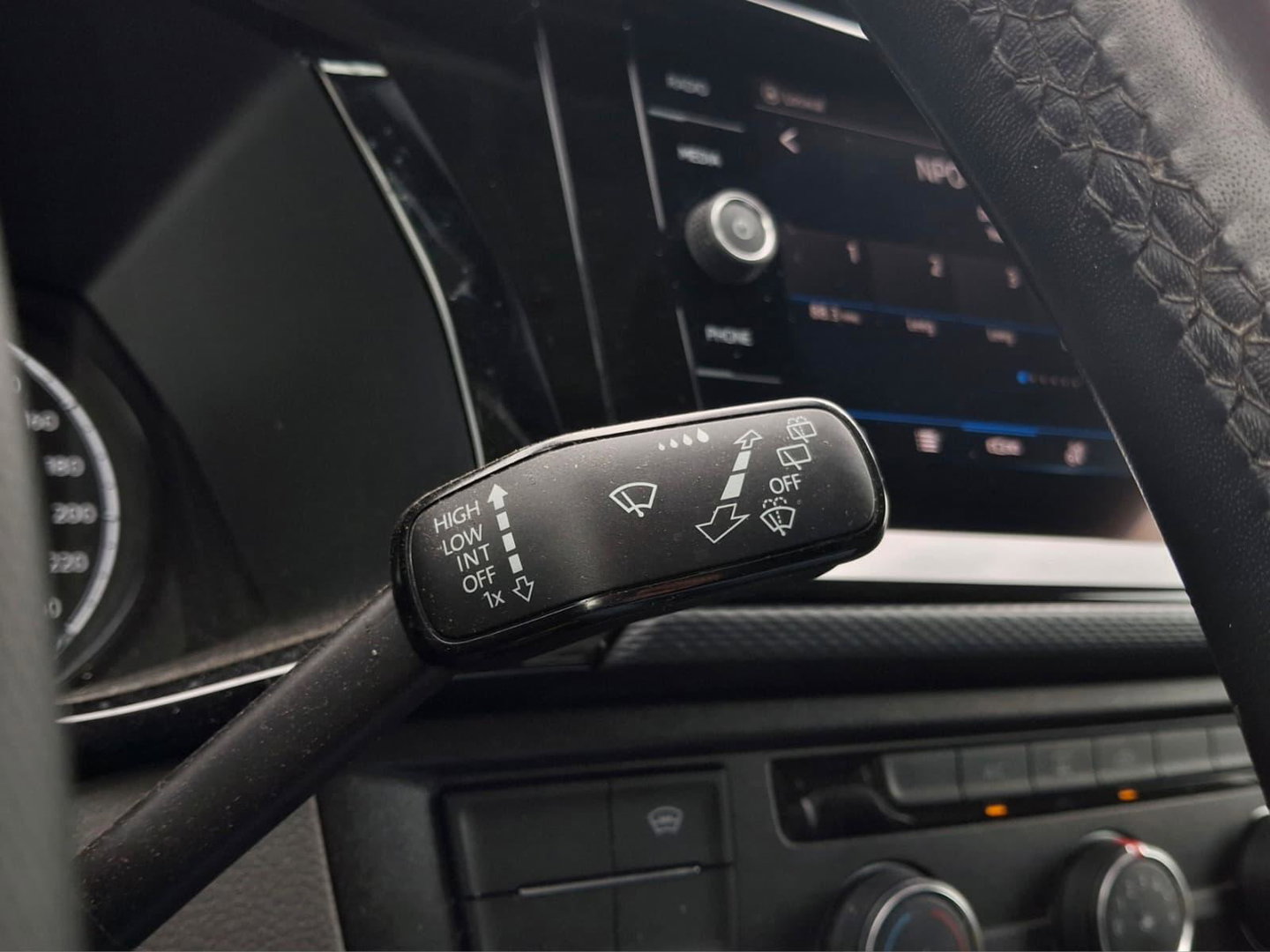 Volkswagen Transporter 2.0 TDI L2H1 Highline | ARMSTEUN | ACHTERUITRIJCAMERA | APPLE CARPLAY | 2x STOEL