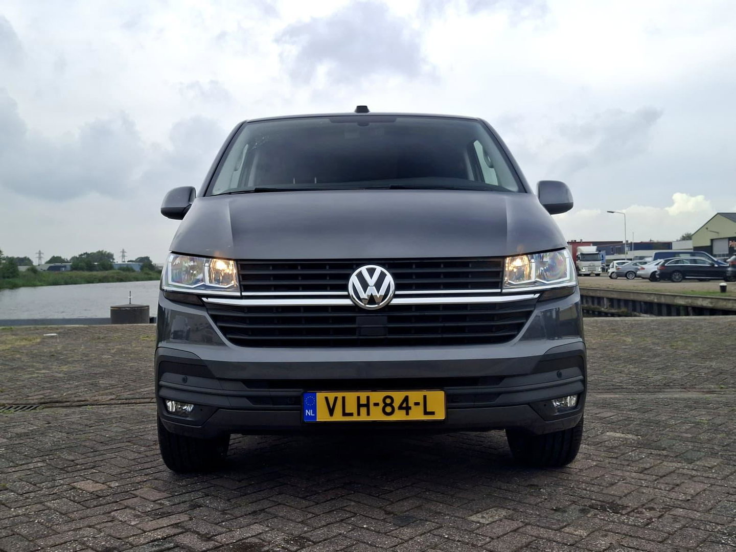 Volkswagen Transporter 2.0 TDI L2H1 Highline | ARMSTEUN | ACHTERUITRIJCAMERA | APPLE CARPLAY | 2x STOEL