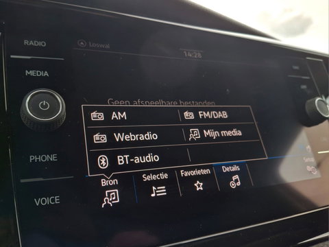 Volkswagen Transporter 2.0 TDI L2H1 Highline | ARMSTEUN | ACHTERUITRIJCAMERA | APPLE CARPLAY | 2x STOEL