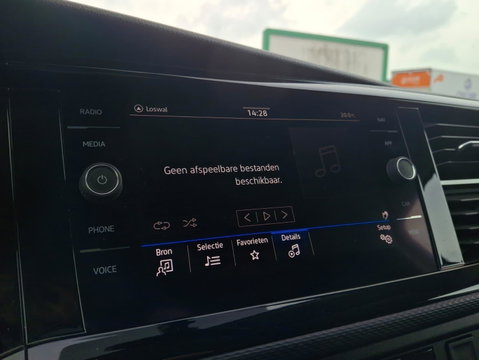 Volkswagen Transporter 2.0 TDI L2H1 Highline | ARMSTEUN | ACHTERUITRIJCAMERA | APPLE CARPLAY | 2x STOEL