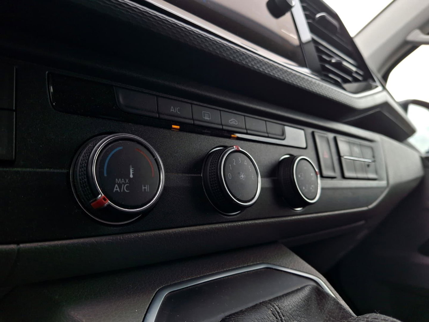 Volkswagen Transporter 2.0 TDI L2H1 Highline | ARMSTEUN | ACHTERUITRIJCAMERA | APPLE CARPLAY | 2x STOEL