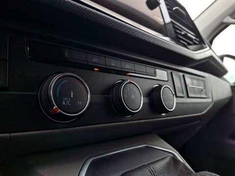 Volkswagen Transporter 2.0 TDI L2H1 Highline | ARMSTEUN | ACHTERUITRIJCAMERA | APPLE CARPLAY | 2x STOEL