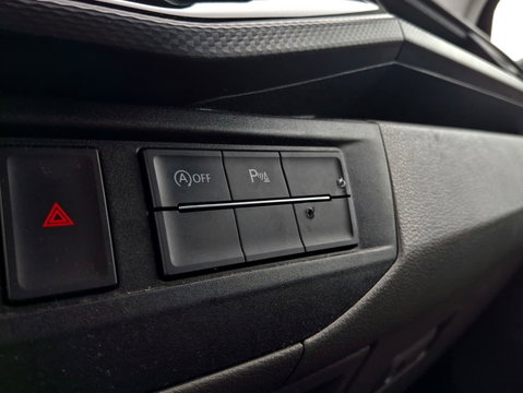 Volkswagen Transporter 2.0 TDI L2H1 Highline | ARMSTEUN | ACHTERUITRIJCAMERA | APPLE CARPLAY | 2x STOEL