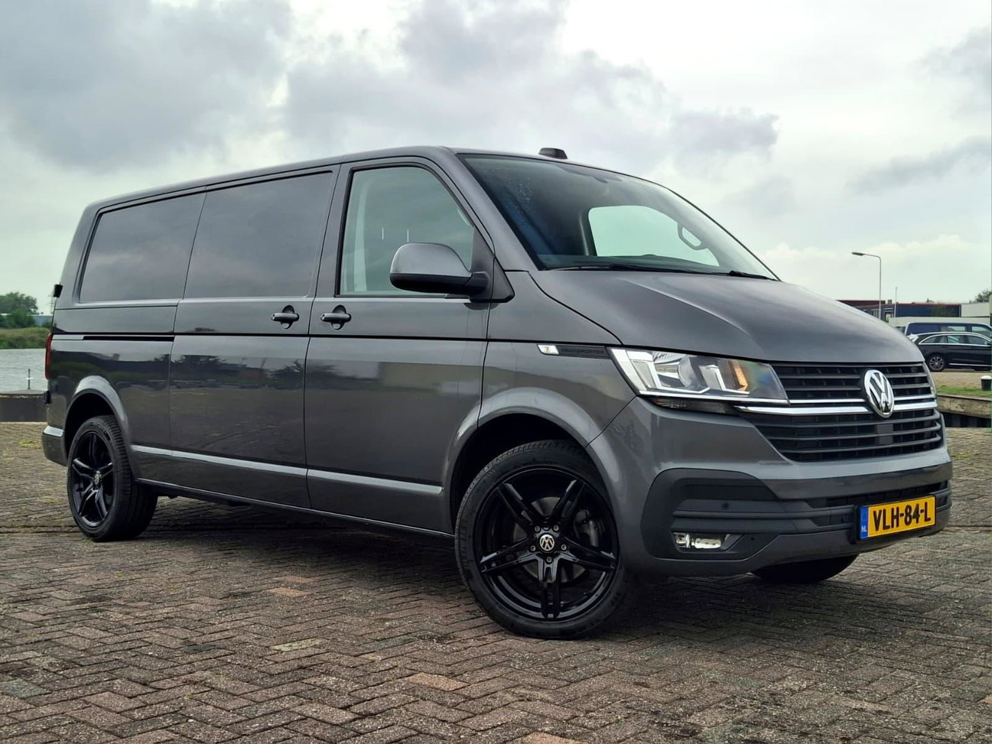 Volkswagen Transporter 2.0 TDI L2H1 Highline | ARMSTEUN | ACHTERUITRIJCAMERA | APPLE CARPLAY | 2x STOEL