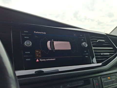 Volkswagen Transporter 2.0 TDI L2H1 Highline | ARMSTEUN | ACHTERUITRIJCAMERA | APPLE CARPLAY | 2x STOEL