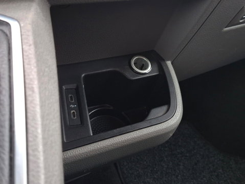 Volkswagen Transporter 2.0 TDI L2H1 Highline | ARMSTEUN | ACHTERUITRIJCAMERA | APPLE CARPLAY | 2x STOEL