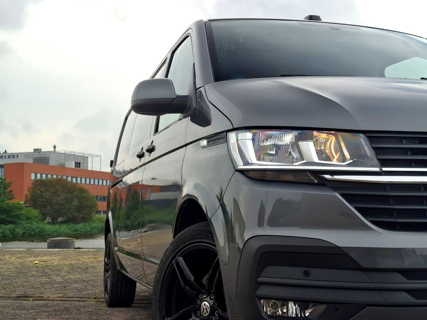 Volkswagen Transporter 2.0 TDI L2H1 Highline | ARMSTEUN | ACHTERUITRIJCAMERA | APPLE CARPLAY | 2x STOEL