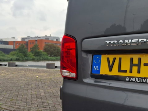Volkswagen Transporter 2.0 TDI L2H1 Highline | ARMSTEUN | ACHTERUITRIJCAMERA | APPLE CARPLAY | 2x STOEL