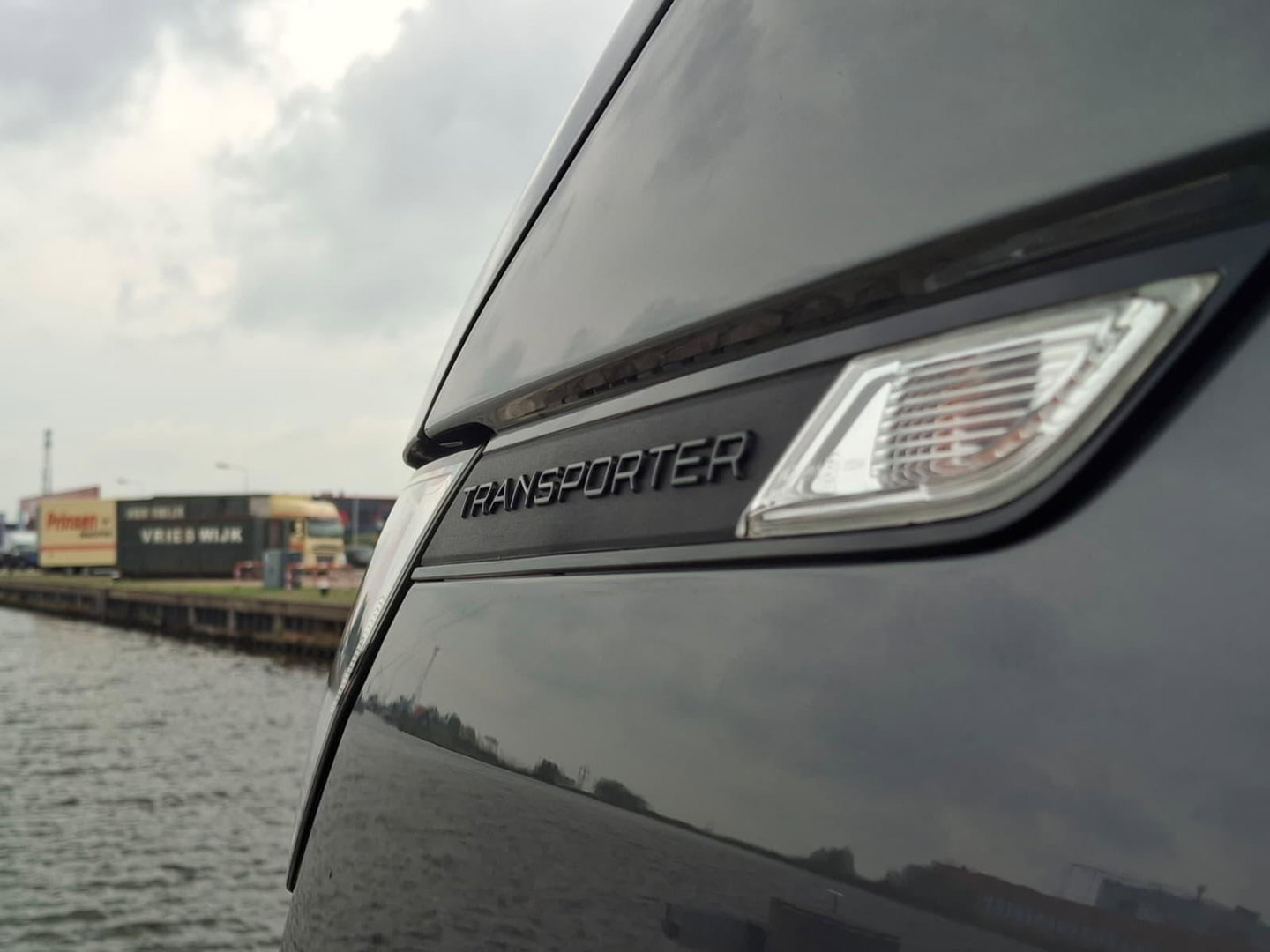 Volkswagen Transporter 2.0 TDI L2H1 Highline | ARMSTEUN | ACHTERUITRIJCAMERA | APPLE CARPLAY | 2x STOEL