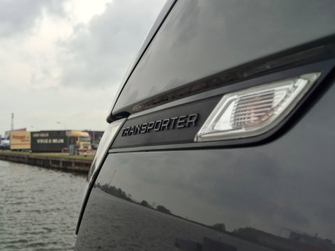 Volkswagen Transporter 2.0 TDI L2H1 Highline | ARMSTEUN | ACHTERUITRIJCAMERA | APPLE CARPLAY | 2x STOEL