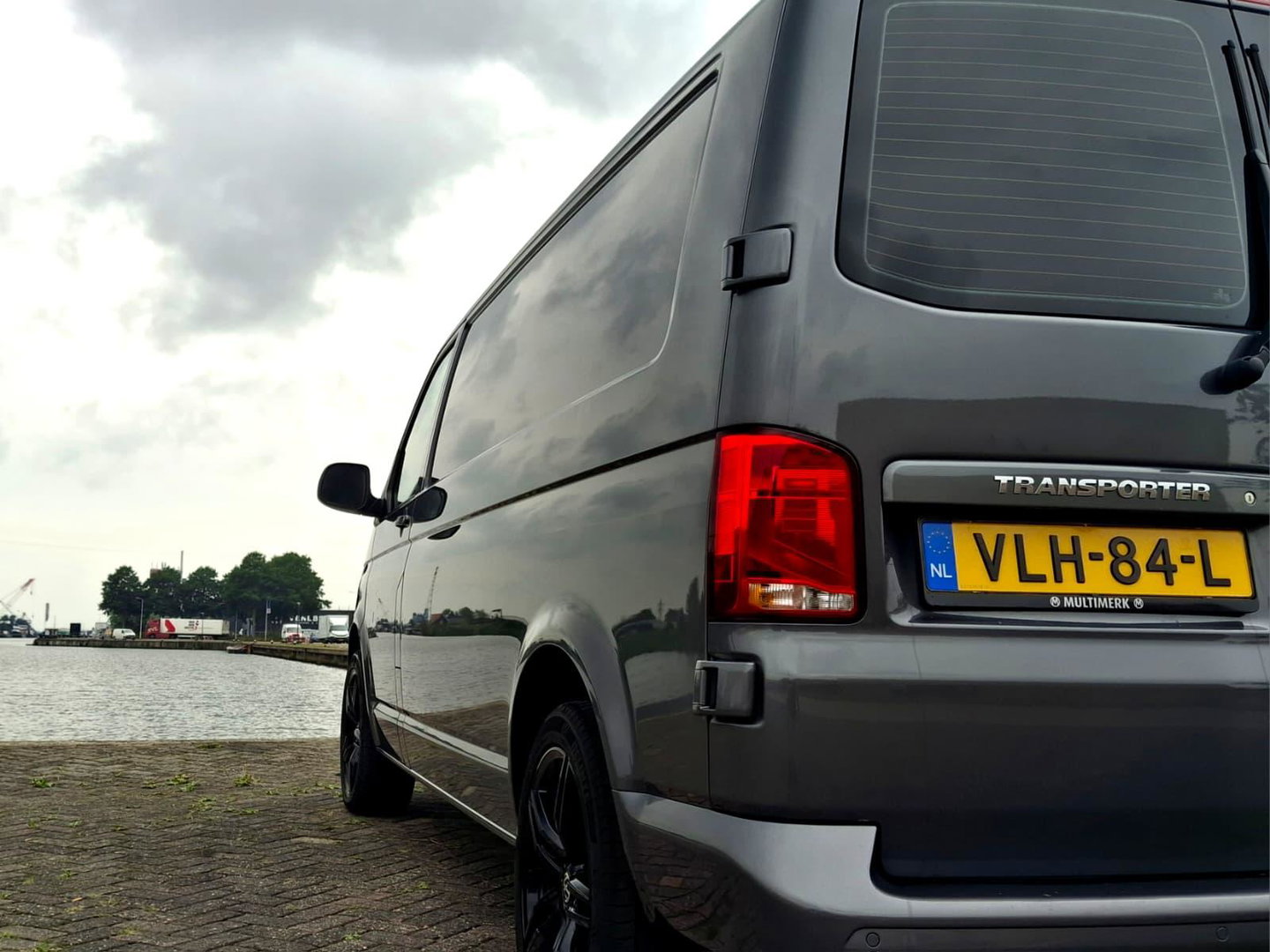 Volkswagen Transporter 2.0 TDI L2H1 Highline | ARMSTEUN | ACHTERUITRIJCAMERA | APPLE CARPLAY | 2x STOEL