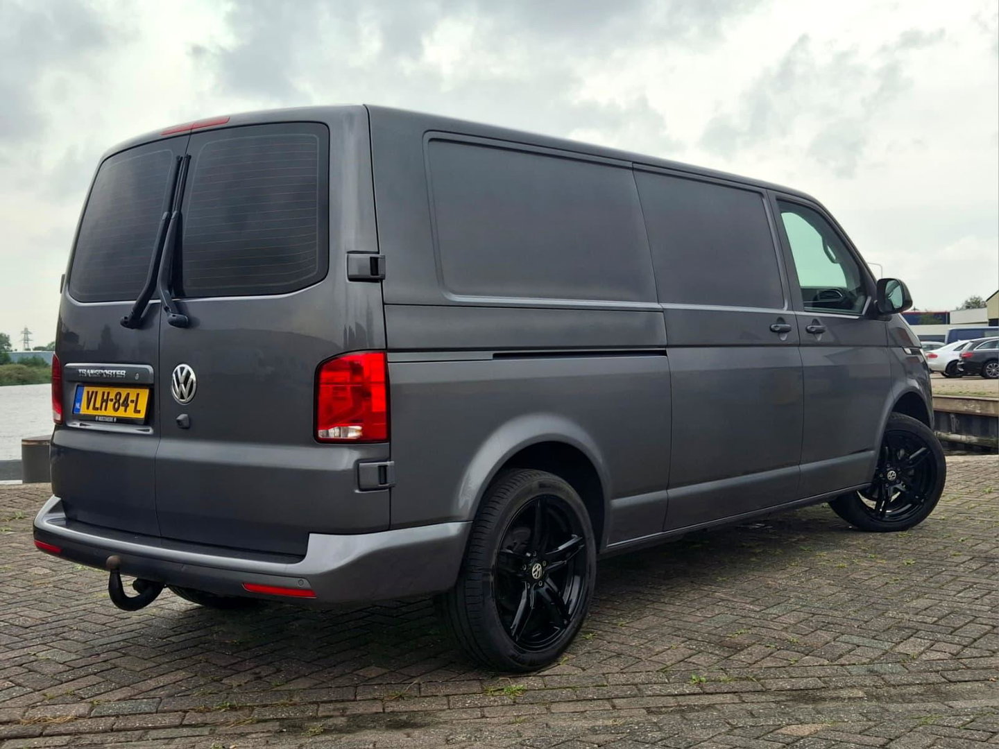 Volkswagen Transporter 2.0 TDI L2H1 Highline | ARMSTEUN | ACHTERUITRIJCAMERA | APPLE CARPLAY | 2x STOEL