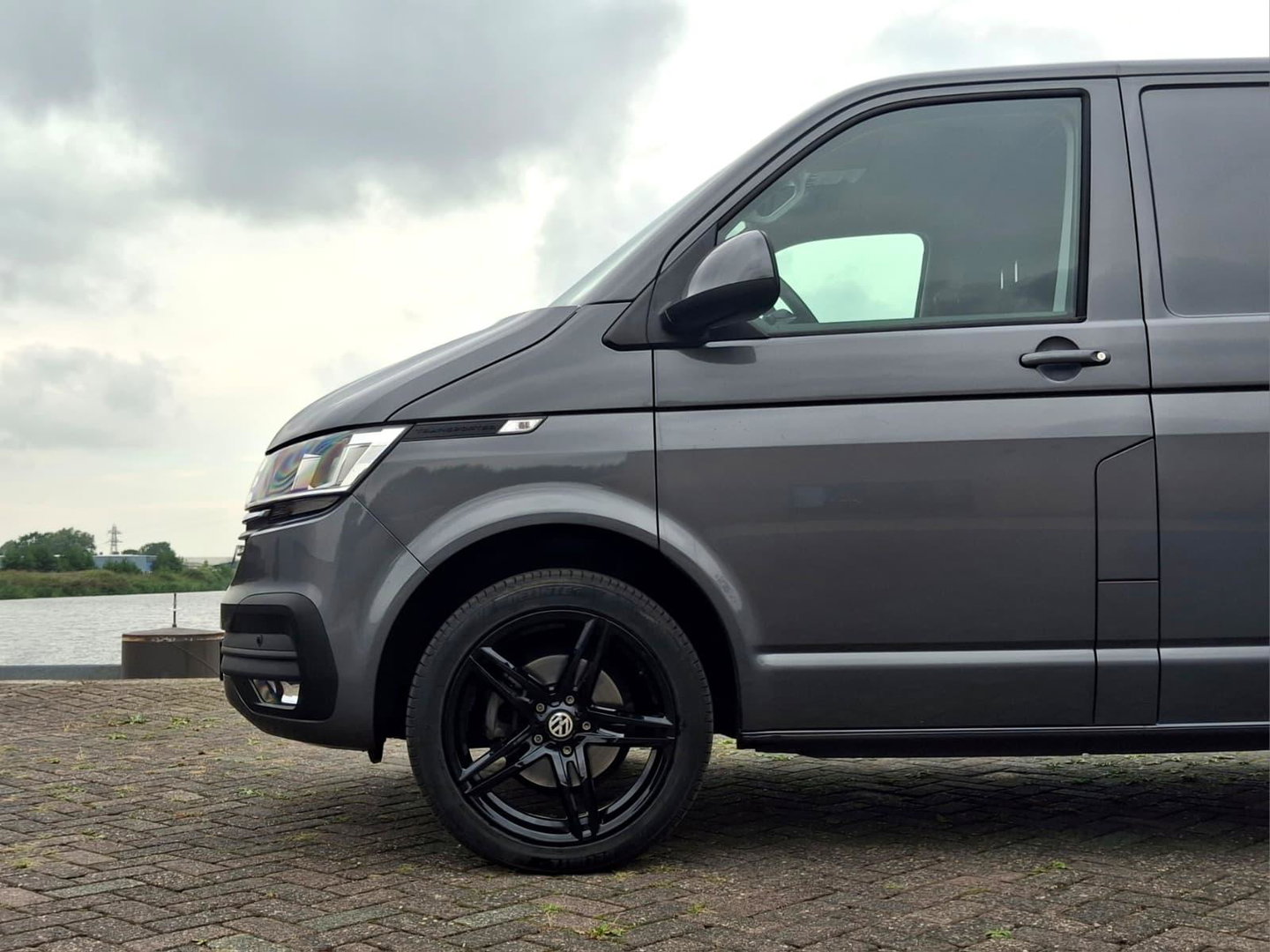Volkswagen Transporter 2.0 TDI L2H1 Highline | ARMSTEUN | ACHTERUITRIJCAMERA | APPLE CARPLAY | 2x STOEL