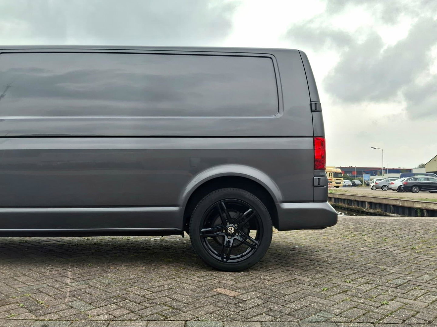 Volkswagen Transporter 2.0 TDI L2H1 Highline | ARMSTEUN | ACHTERUITRIJCAMERA | APPLE CARPLAY | 2x STOEL