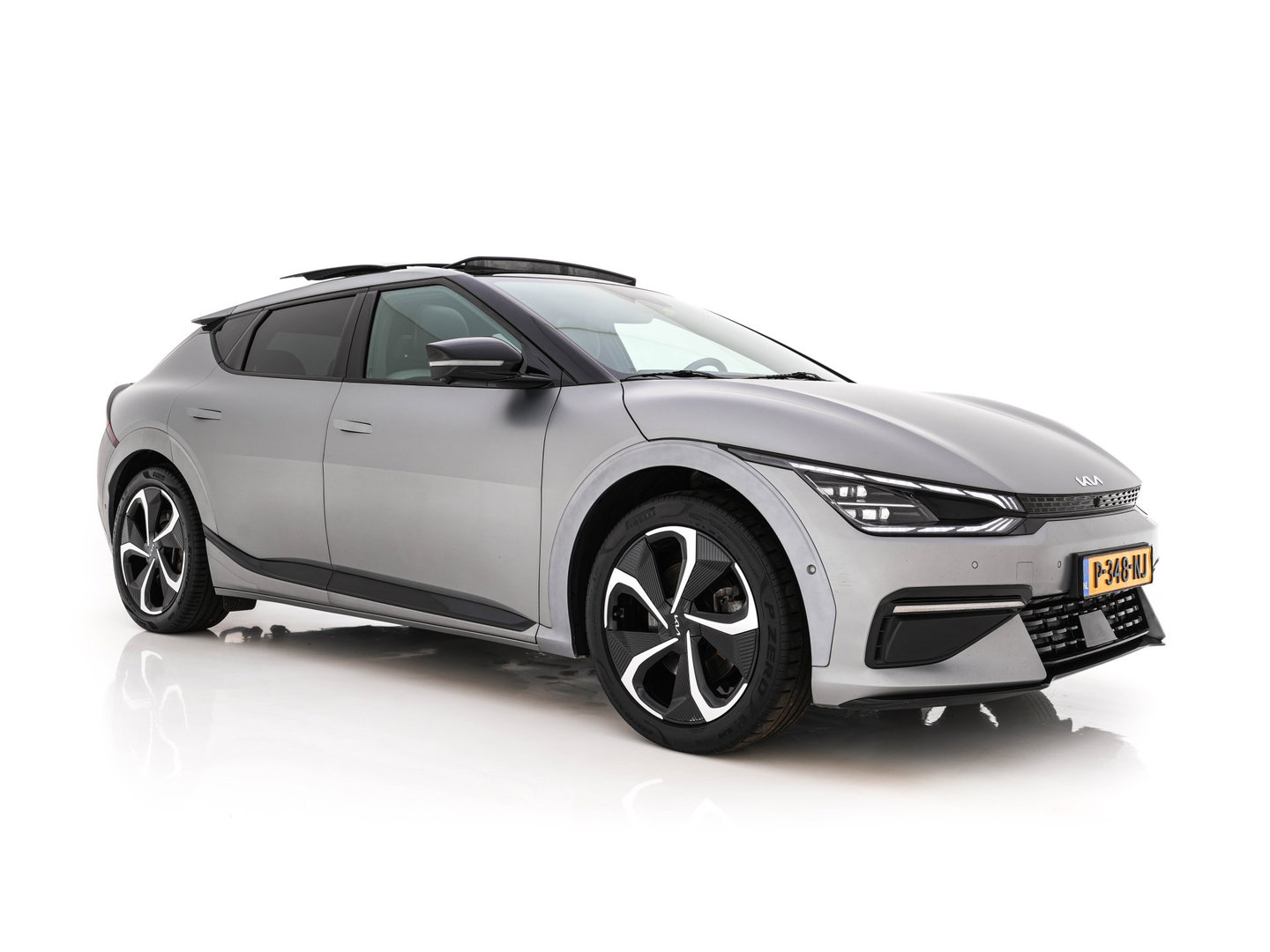 Kia Ev6 GT-Line AWD 77.4 kWh [3-Fase-11kW] (INCL-BTW) Aut. *PANO | HEAD-UP | LEATHER-ALCANTARA | ADAPTIVE-CRUISE | DIGI-COCKPIT | MERIDIAN-AUDIO | MEMORYPACK | FULL-LED | KEYLESS | TOPVIEW | DAB | BLINDSPOT | NAVI-FULLMAP | 20''ALU |