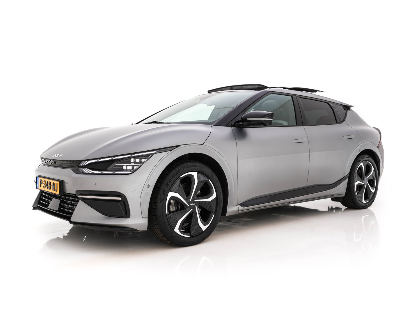 Kia Ev6 GT-Line AWD 77.4 kWh [3-Fase-11kW] (INCL-BTW) Aut. *PANO | HEAD-UP | LEATHER-ALCANTARA | ADAPTIVE-CRUISE | DIGI-COCKPIT | MERIDIAN-AUDIO | MEMORYPACK | FULL-LED | KEYLESS | TOPVIEW | DAB | BLINDSPOT | NAVI-FULLMAP | 20''ALU |