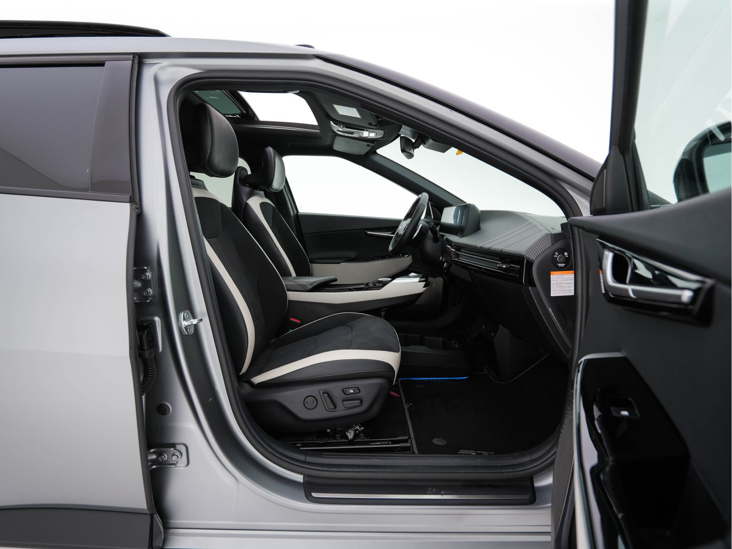 Kia Ev6 GT-Line AWD 77.4 kWh [3-Fase-11kW] (INCL-BTW) Aut. *PANO | HEAD-UP | LEATHER-ALCANTARA | ADAPTIVE-CRUISE | DIGI-COCKPIT | MERIDIAN-AUDIO | MEMORYPACK | FULL-LED | KEYLESS | TOPVIEW | DAB | BLINDSPOT | NAVI-FULLMAP | 20''ALU |