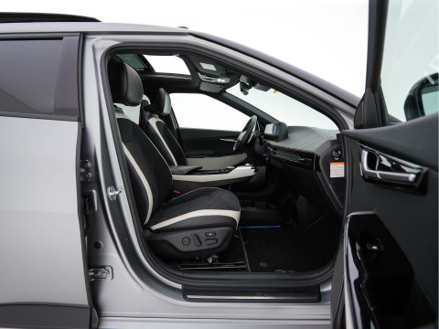 Kia Ev6 GT-Line AWD 77.4 kWh [3-Fase-11kW] (INCL-BTW) Aut. *PANO | HEAD-UP | LEATHER-ALCANTARA | ADAPTIVE-CRUISE | DIGI-COCKPIT | MERIDIAN-AUDIO | MEMORYPACK | FULL-LED | KEYLESS | TOPVIEW | DAB | BLINDSPOT | NAVI-FULLMAP | 20''ALU |