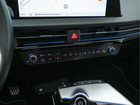 Kia Ev6 GT-Line AWD 77.4 kWh [3-Fase-11kW] (INCL-BTW) Aut. *PANO | HEAD-UP | LEATHER-ALCANTARA | ADAPTIVE-CRUISE | DIGI-COCKPIT | MERIDIAN-AUDIO | MEMORYPACK | FULL-LED | KEYLESS | TOPVIEW | DAB | BLINDSPOT | NAVI-FULLMAP | 20''ALU |