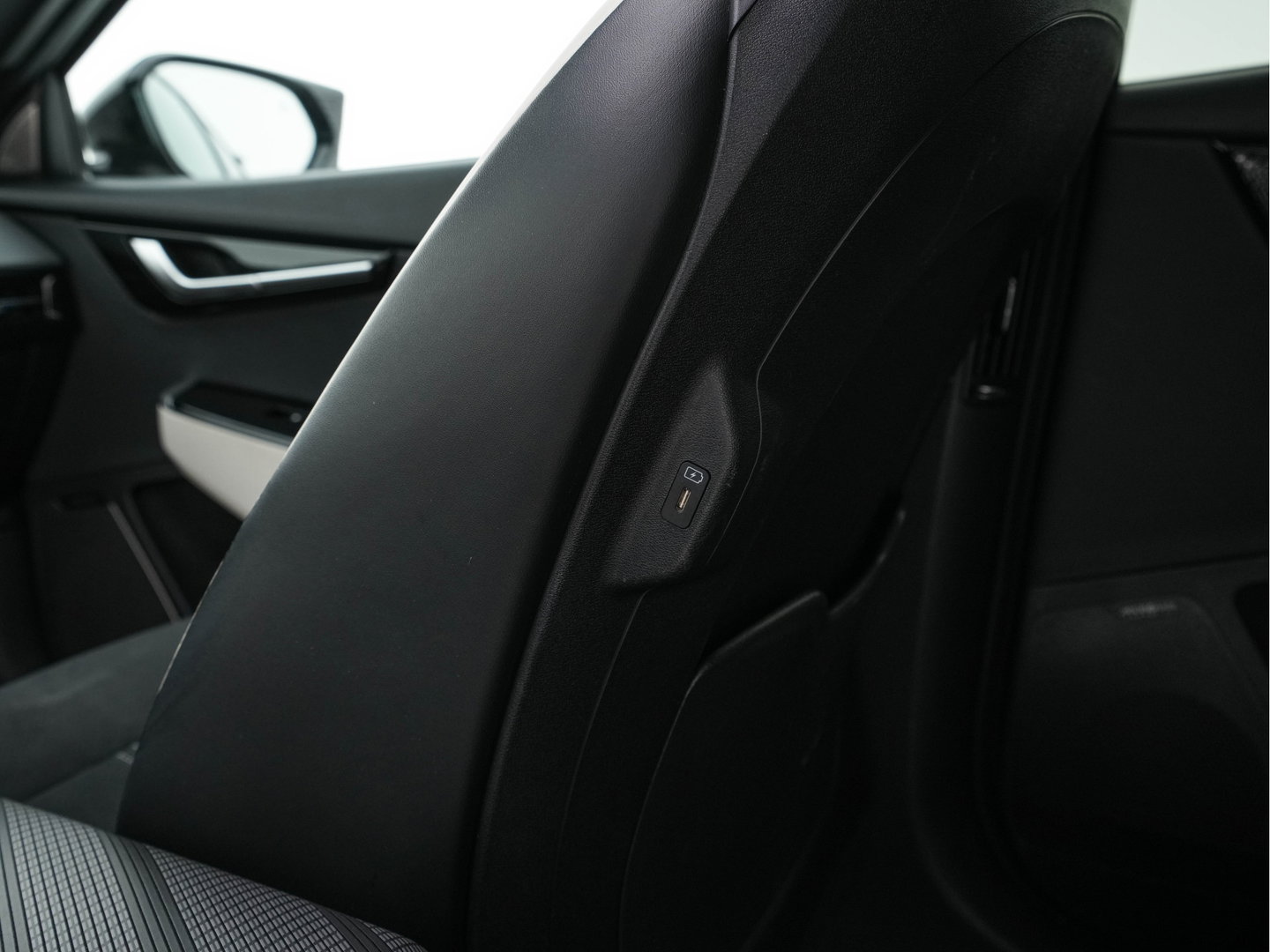 Kia Ev6 GT-Line AWD 77.4 kWh [3-Fase-11kW] (INCL-BTW) Aut. *PANO | HEAD-UP | LEATHER-ALCANTARA | ADAPTIVE-CRUISE | DIGI-COCKPIT | MERIDIAN-AUDIO | MEMORYPACK | FULL-LED | KEYLESS | TOPVIEW | DAB | BLINDSPOT | NAVI-FULLMAP | 20''ALU |