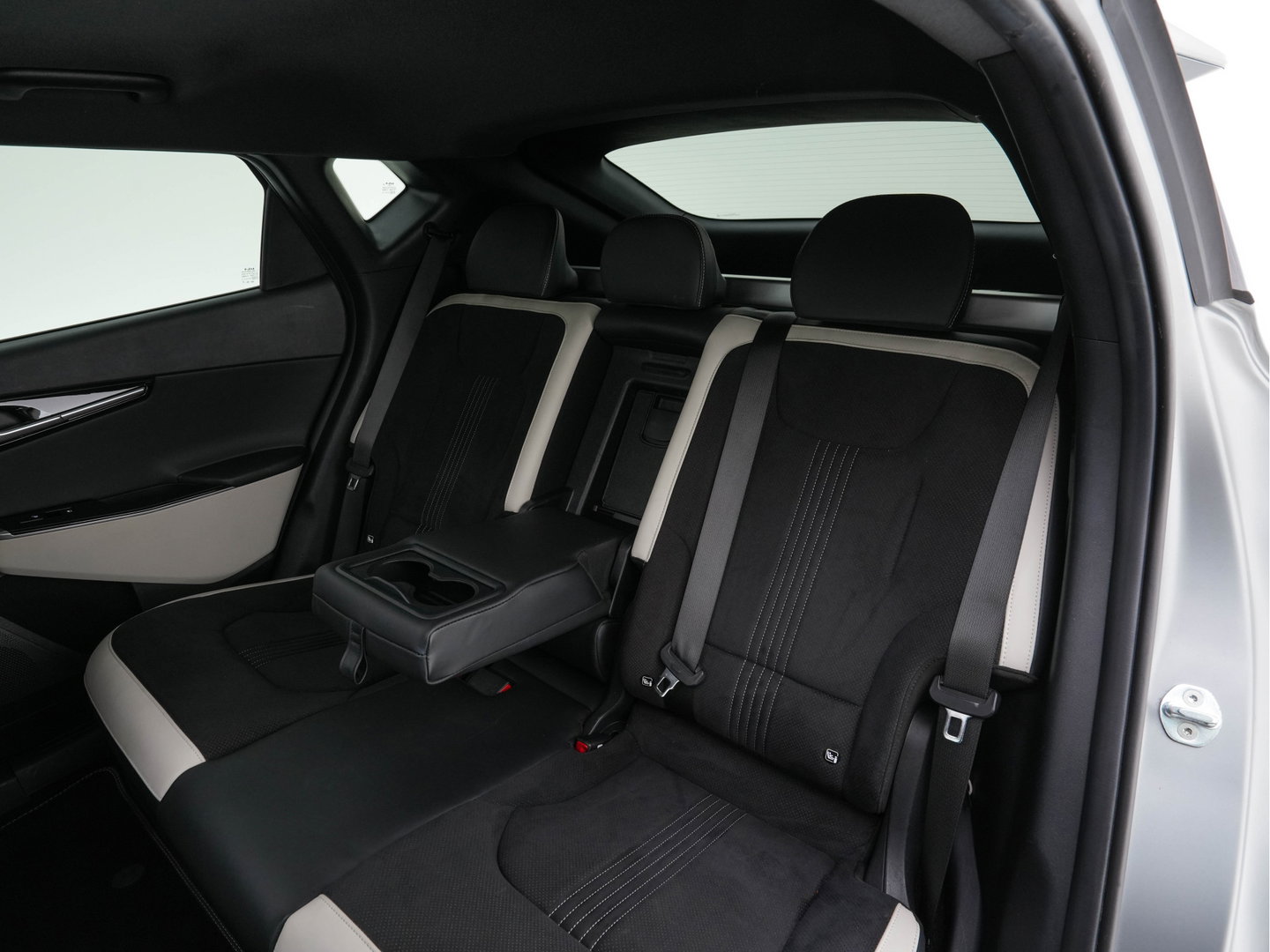 Kia Ev6 GT-Line AWD 77.4 kWh [3-Fase-11kW] (INCL-BTW) Aut. *PANO | HEAD-UP | LEATHER-ALCANTARA | ADAPTIVE-CRUISE | DIGI-COCKPIT | MERIDIAN-AUDIO | MEMORYPACK | FULL-LED | KEYLESS | TOPVIEW | DAB | BLINDSPOT | NAVI-FULLMAP | 20''ALU |