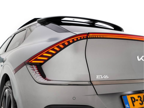 Kia Ev6 GT-Line AWD 77.4 kWh [3-Fase-11kW] (INCL-BTW) Aut. *PANO | HEAD-UP | LEATHER-ALCANTARA | ADAPTIVE-CRUISE | DIGI-COCKPIT | MERIDIAN-AUDIO | MEMORYPACK | FULL-LED | KEYLESS | TOPVIEW | DAB | BLINDSPOT | NAVI-FULLMAP | 20''ALU |