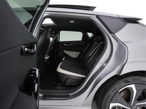 Kia Ev6 GT-Line AWD 77.4 kWh [3-Fase-11kW] (INCL-BTW) Aut. *PANO | HEAD-UP | LEATHER-ALCANTARA | ADAPTIVE-CRUISE | DIGI-COCKPIT | MERIDIAN-AUDIO | MEMORYPACK | FULL-LED | KEYLESS | TOPVIEW | DAB | BLINDSPOT | NAVI-FULLMAP | 20''ALU |