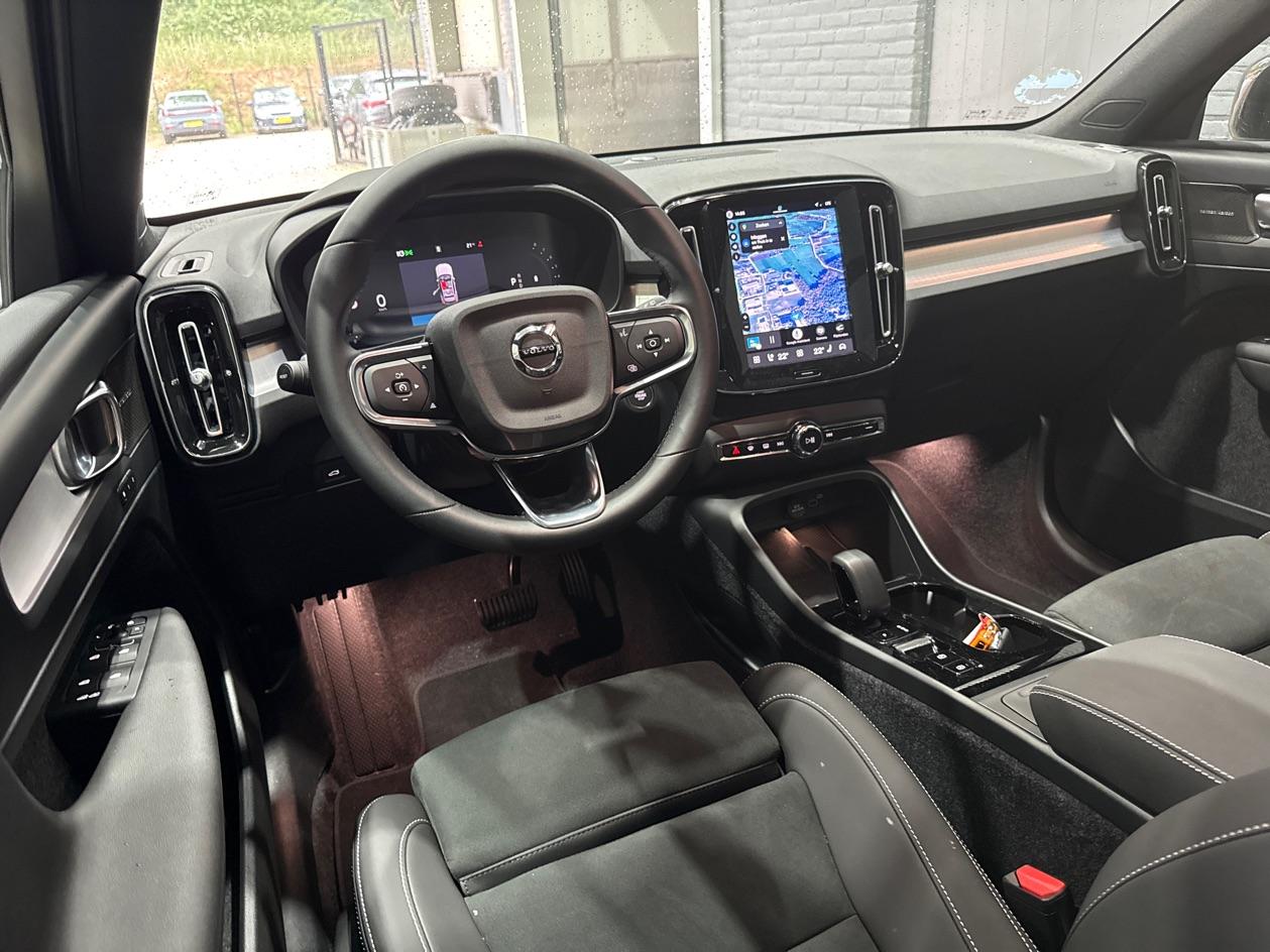Volvo XC40 2.0 B3 Plus Black Edition | Harman/Kardon | Panoramadak | 360° Camera | Pilot Assist | Stoel+Stuurverwarming | ACC