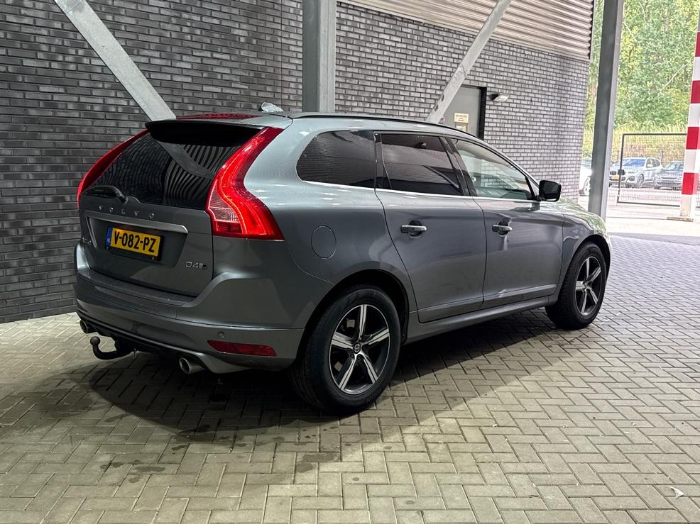 Volvo XC60 2.0 D4 AWD R-Design | Panoramadak | Trekhaak | BLIS | Standkachel | Stoel+Stuurverwarming | Camera | ACC