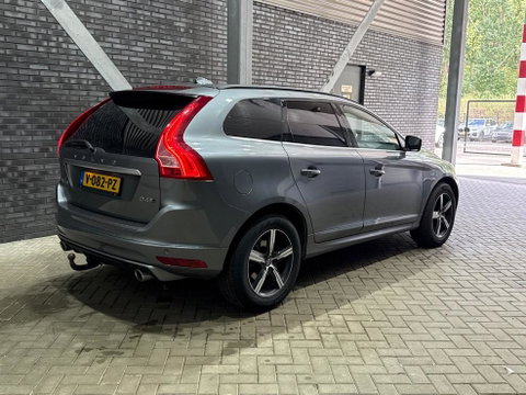 Volvo XC60 2.0 D4 AWD R-Design | Panoramadak | Trekhaak | BLIS | Standkachel | Stoel+Stuurverwarming | Camera | ACC