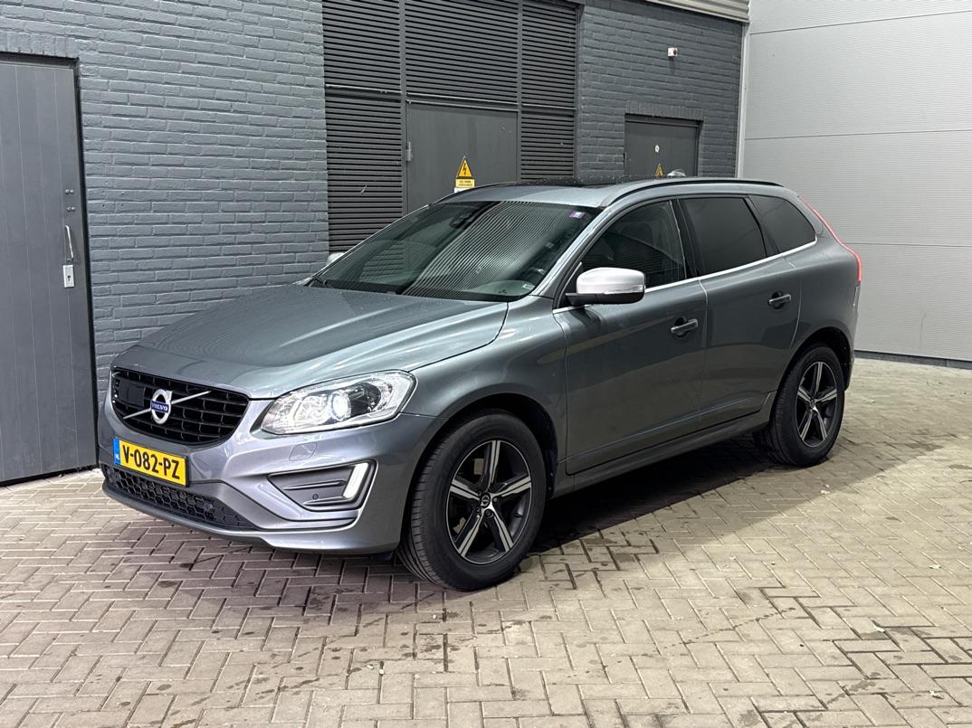 Volvo XC60 2.0 D4 AWD R-Design | Panoramadak | Trekhaak | BLIS | Standkachel | Stoel+Stuurverwarming | Camera | ACC