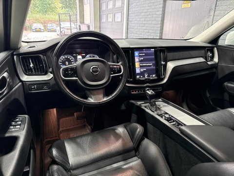 Volvo XC60 2.0 T5 Inscription | Luchtvering | Panoramadak | 360° Camera | BLIS | Standkachel | Stoel+Stuurverwarming | ACC