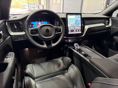 Volvo XC60 T6 Plus Black Edition | Harman/Kardon | Pilot Assist | Panoramadak | 360° Camera | Head-Up | Stoel+Stuurverwarming | 21 Inch