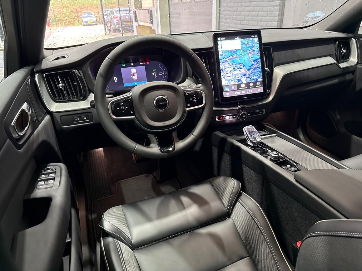 Volvo XC60 T6 Plus Black Edition | Harman/Kardon | Panoramadak | Pilot Assist | 360° Camera | Head-Up | Stoel+Stuurverwarming | 21 Inch
